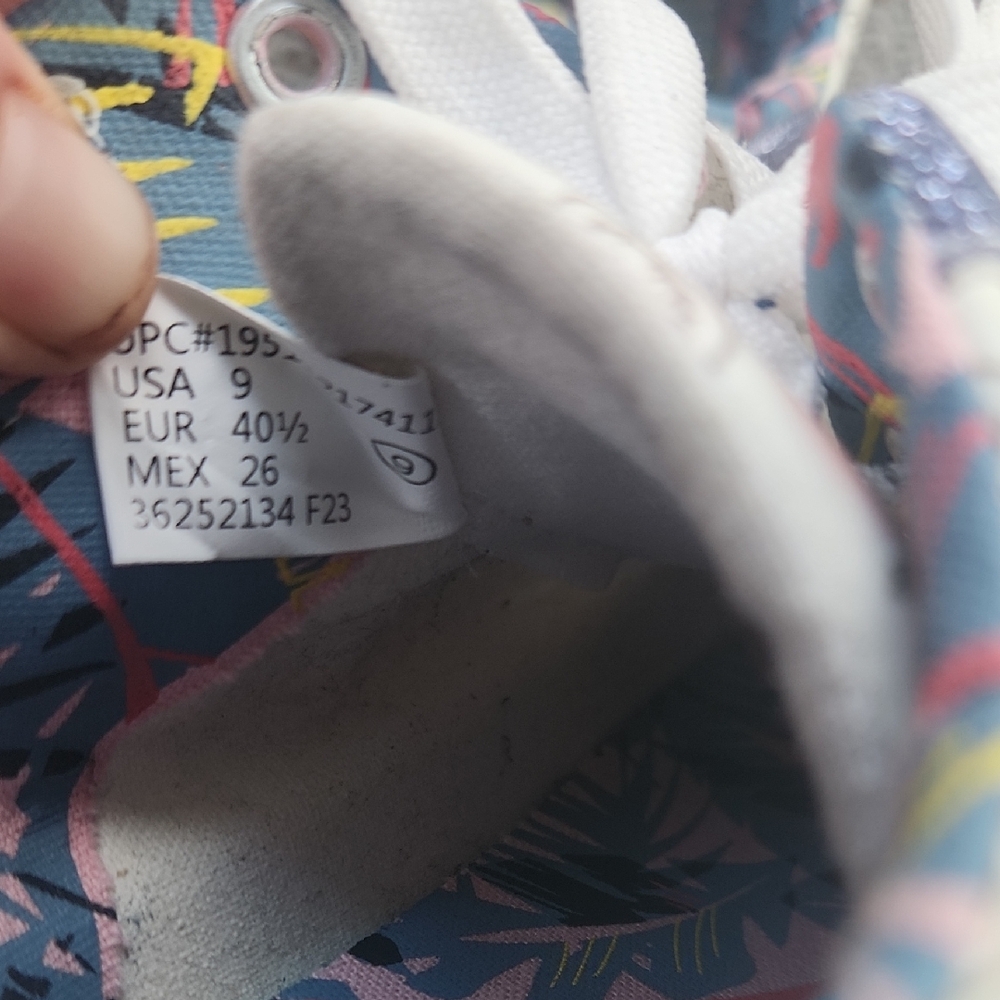 Disney Groundup Lilo & Stitch Low Top Sneakers White Blue 9 - Picture 4 of 15